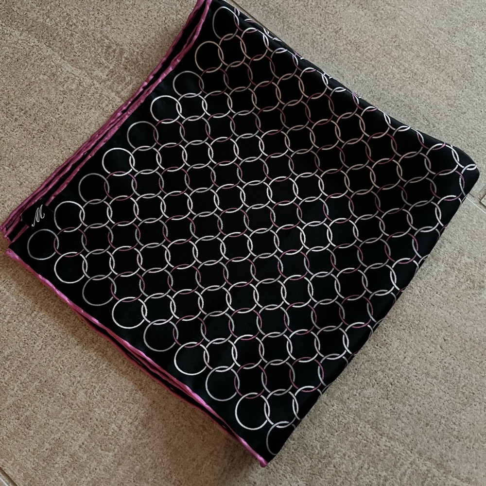 Elegant Black and Pink Patterned Scarf - Picture 2 of 2